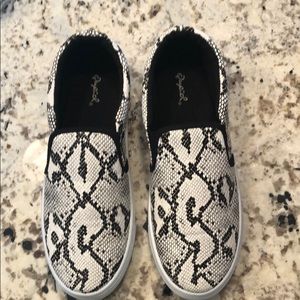Black and white Qupid slip on sneakers